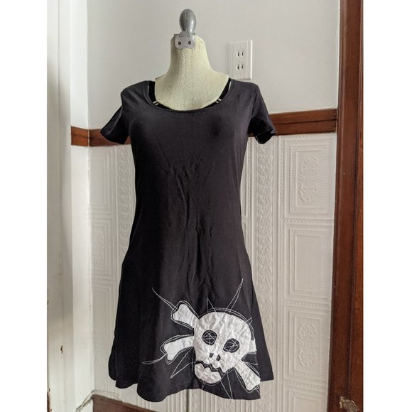 Fluide black dress with white skull detail, small t-shirt dress - Picture 7 of 12